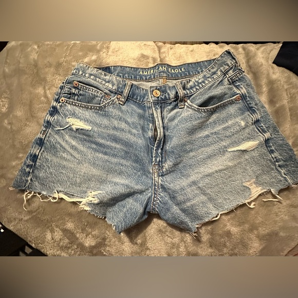 American Eagle Boyfriend Jean Shortd - Picture 3 of 4